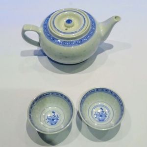 Rice pattern white & Blue Chinese 50's, Tea pot w/ 2 matching cups.